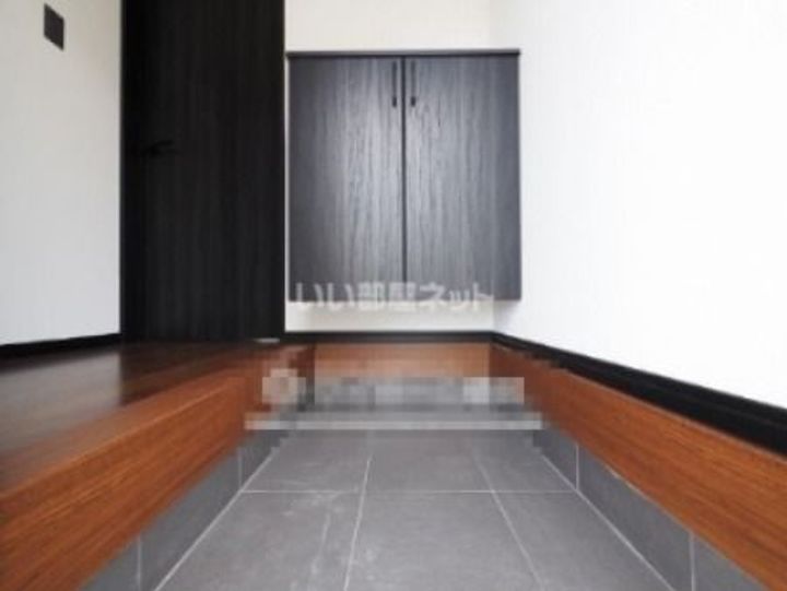 プレミアムアイランド尾崎Iの玄関