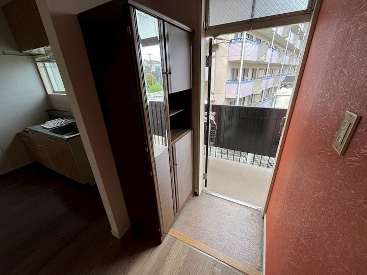 レオ新横浜A棟の玄関