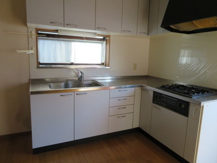 山梨県甲府市幸町(一戸建)の賃貸物件のキッチン