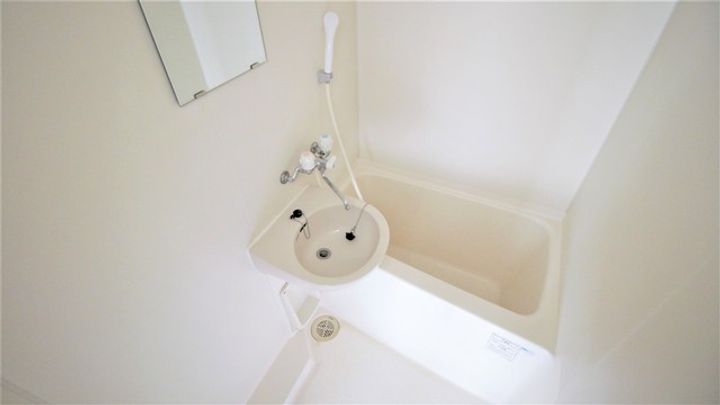 レオパレスフルーブ川平の風呂