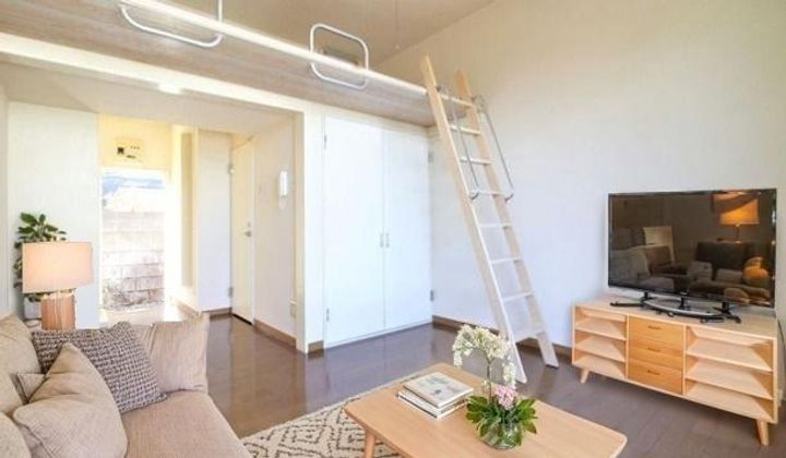 レオパレスフルーブ川平の居間