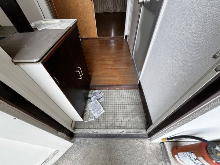 小野澤ビルの玄関