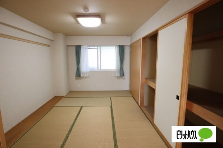 allmande(アルマンド)の内装