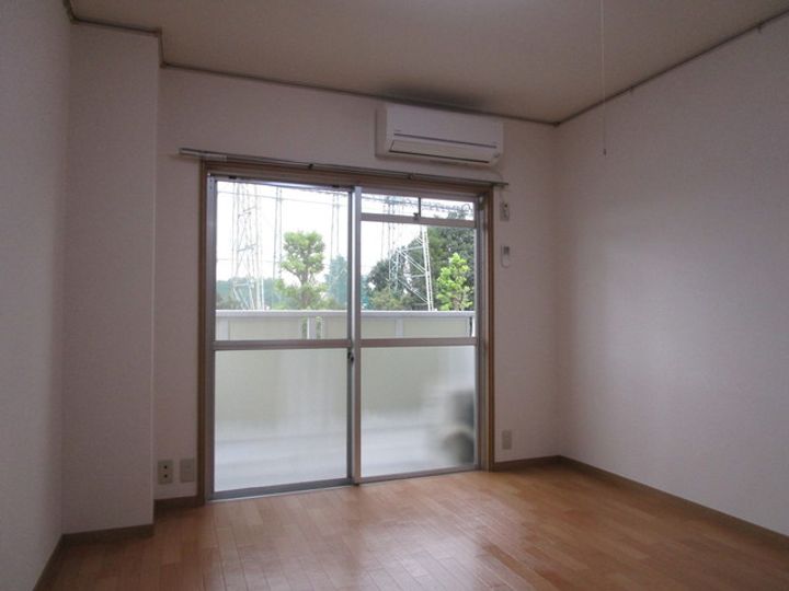 エステートピア常盤の居間