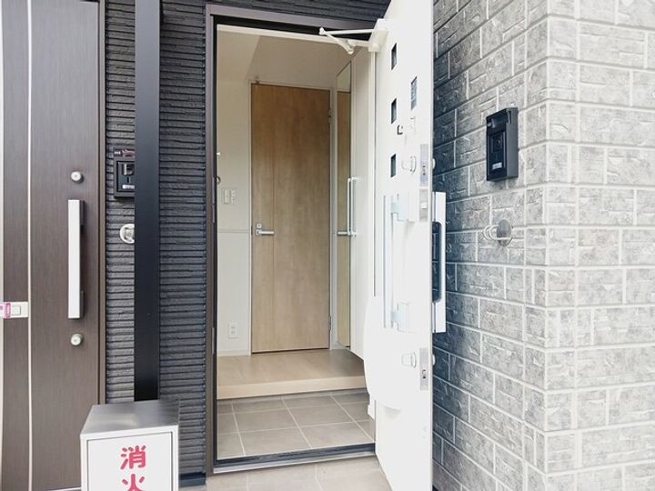 エクシア ウーノの玄関