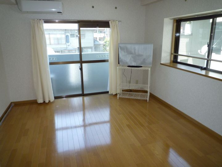 ルーミナスE棟の居間