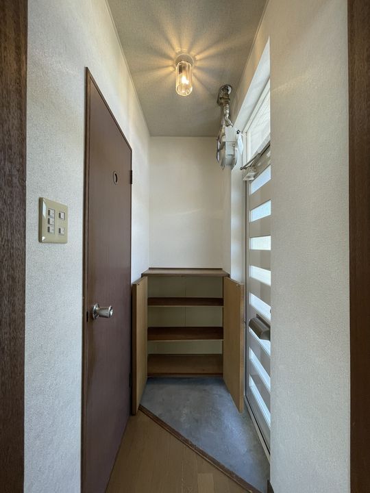 ルピナス近文の玄関