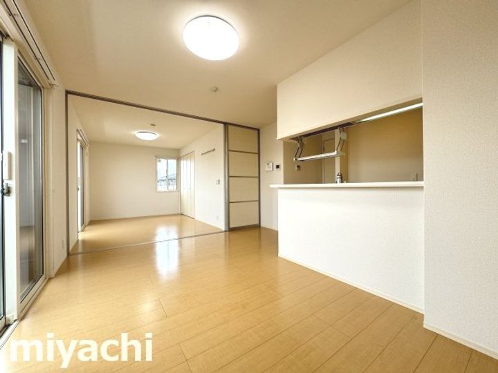 徳島県徳島市中吉野町2(マンション)の賃貸物件の居間
