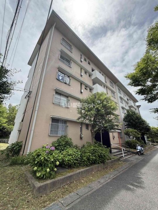 兵庫県三木市志染町西自由が丘2(マンション)の賃貸物件の外観