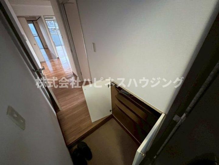 渋谷ビルの玄関