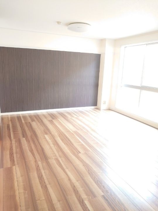 シャイン・meの居間