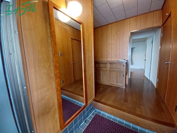 三重県名張市富貴ケ丘4番町(一戸建)の賃貸物件の玄関