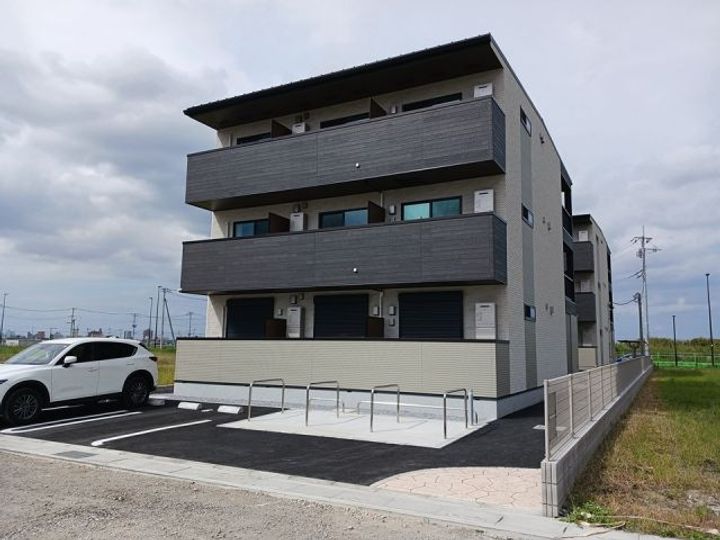 埼玉県吉川市大字高久(アパート)の賃貸物件の外観