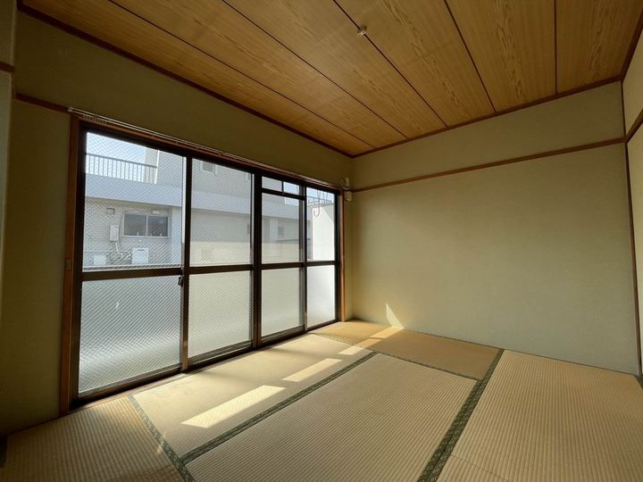 吉原ビルの居間