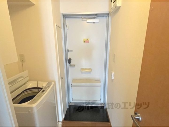 レオパレスボムール栄延の玄関