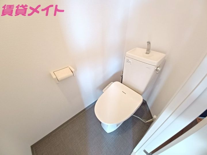 リバーフロントIIの内装