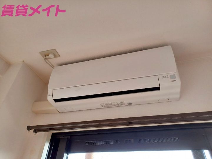 リバーフロントIIの内装