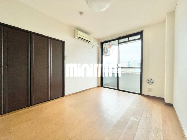 石坂ゼフィールの居間