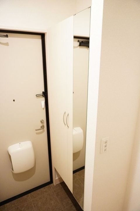 広島県福山市神辺町字十三軒屋(アパート)の賃貸物件の玄関