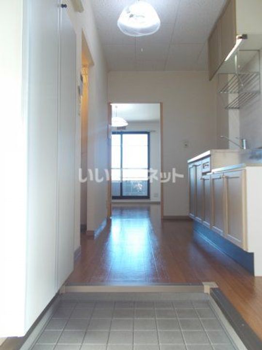 三重県名張市蔵持町原出(アパート)の賃貸物件の玄関