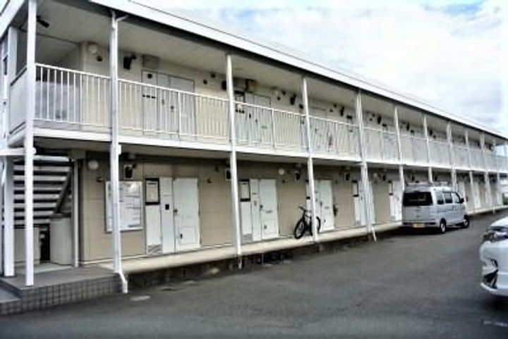 レオパレスエステジャナの外観