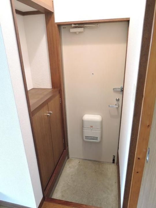 東京都稲城市東長沼(アパート)の賃貸物件の玄関