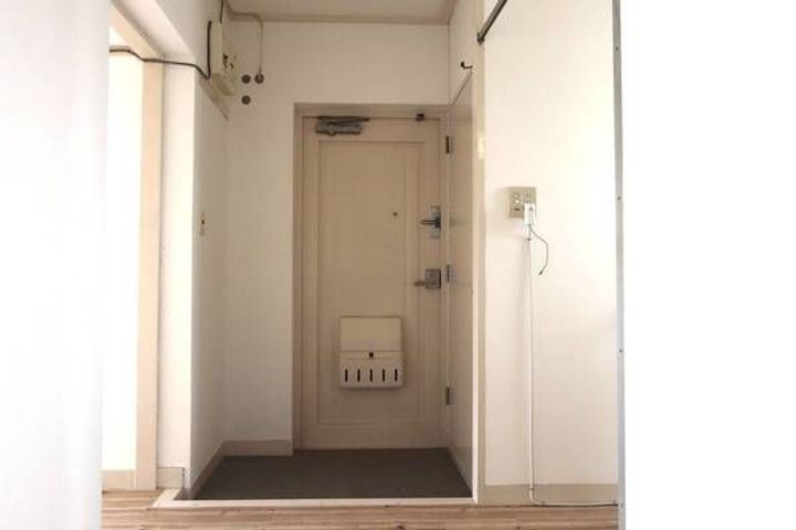 兵庫県三木市志染町西自由が丘2(マンション)の賃貸物件の玄関