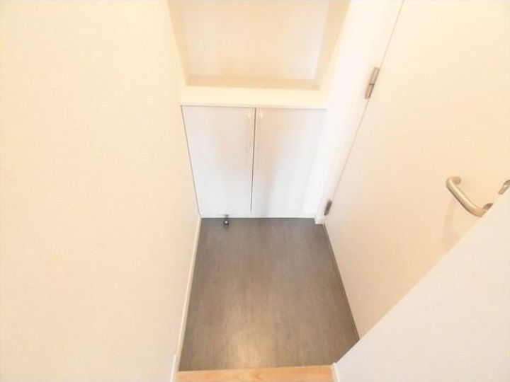 オーパスホームズ三田の玄関