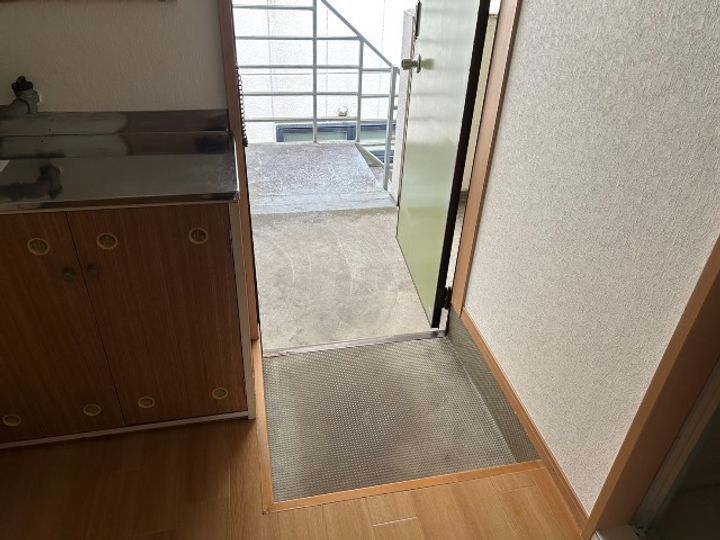 メゾン春日の玄関