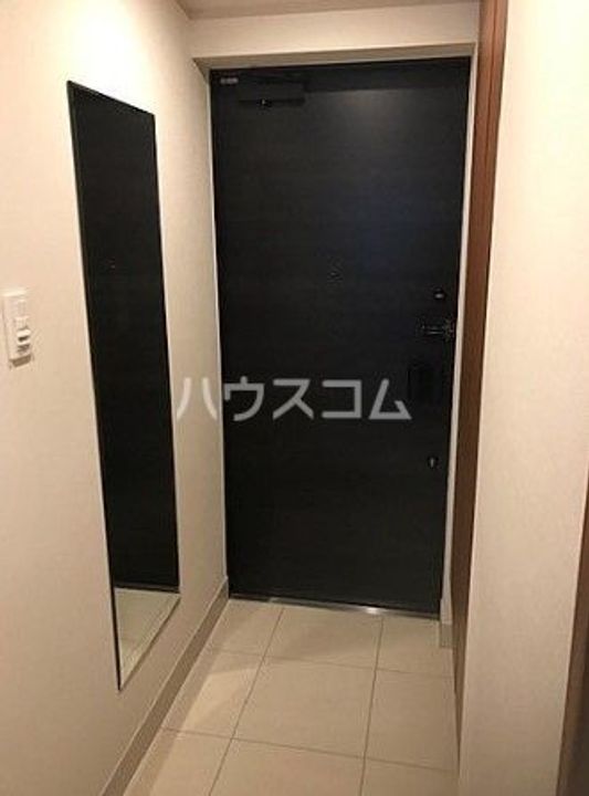 オープンレジデンシア鷹番の玄関