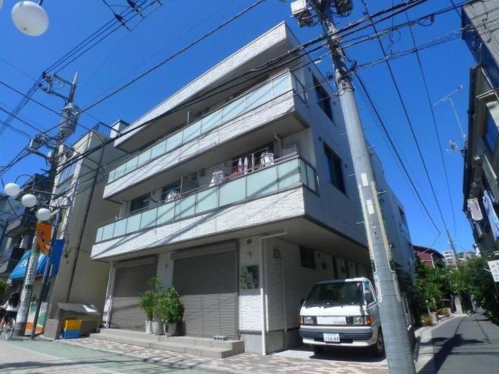 ファラオ千住の外観