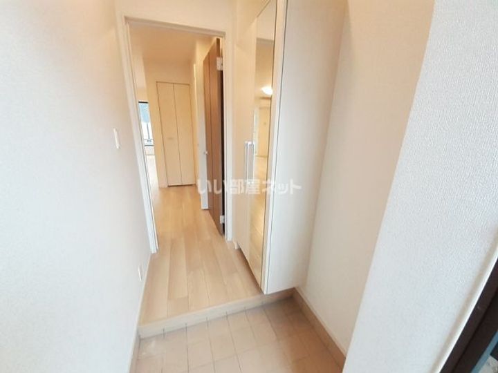 ヴィラ・トレ・ラーモ Dの玄関