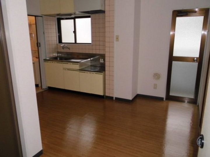 横田ビルの居間