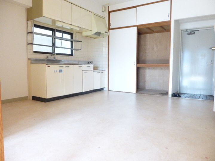 キャスティール五島町の居間