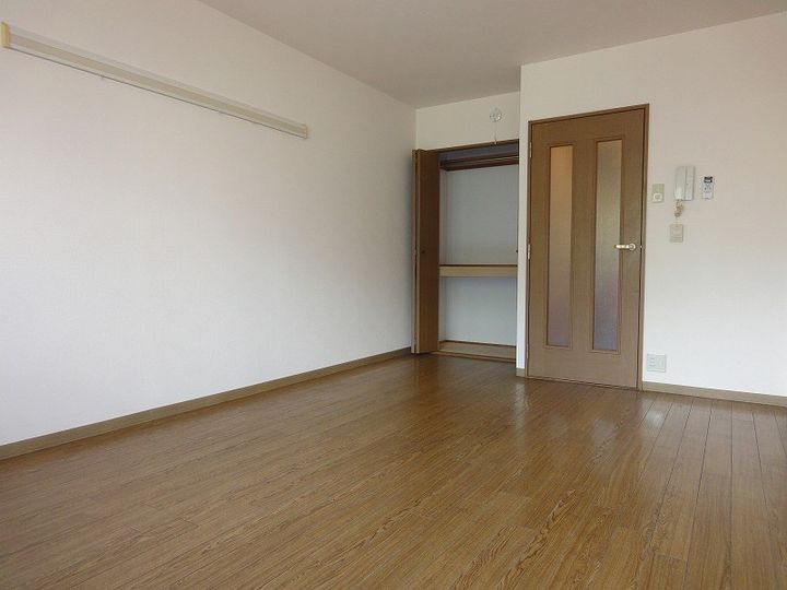 コモド嵯峨の居間