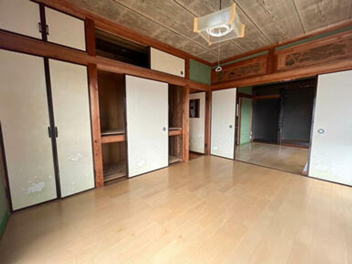 江藤アパートの居間