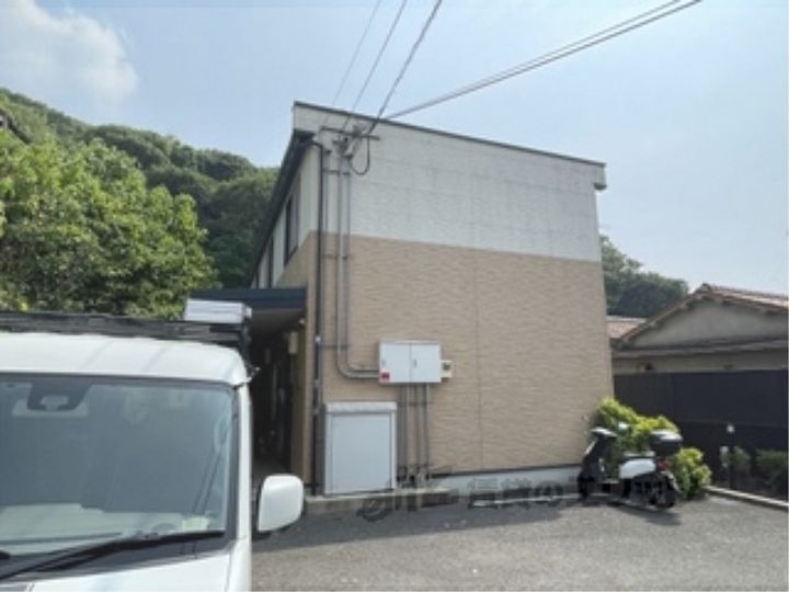 レオパレス枚岡ヒルズの外観