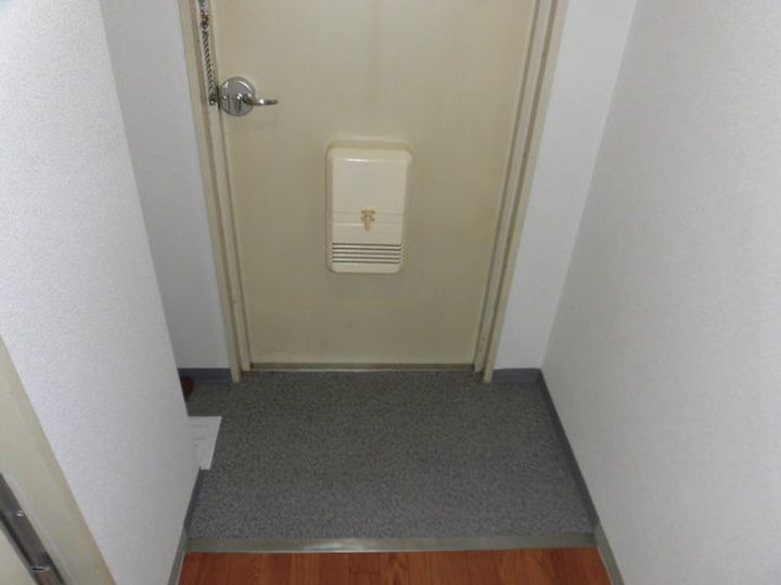 グローバル相川の玄関