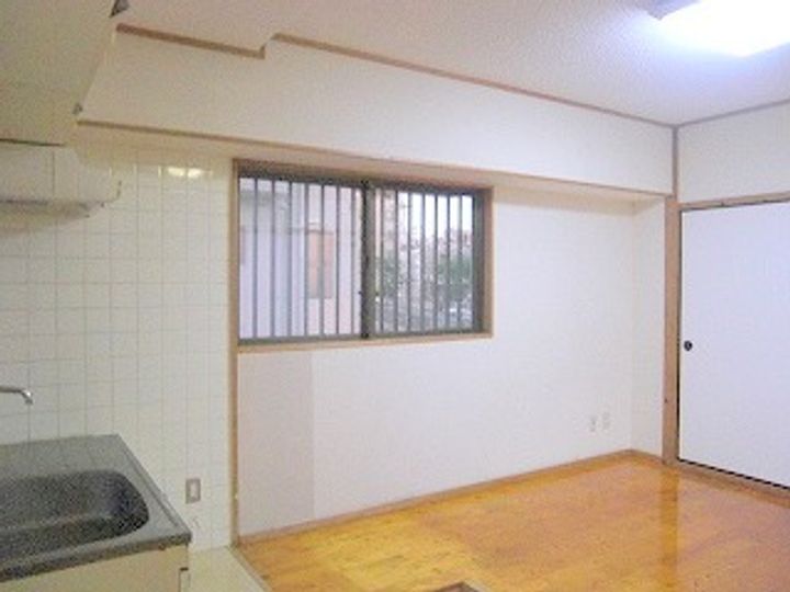 嘉数ビルの居間