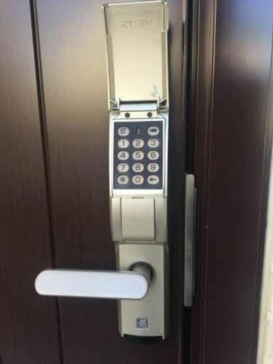 シャーメゾン大原の玄関
