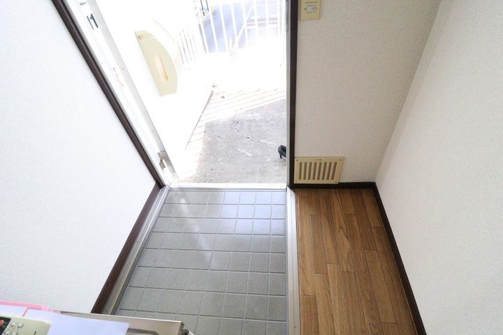 茨城県水戸市千波町(アパート)の賃貸物件の玄関