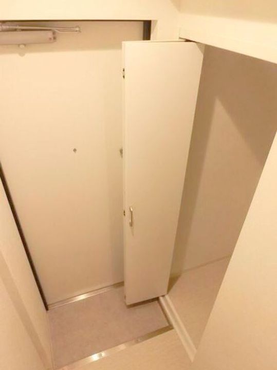 キャスティア目黒柿の木坂の玄関