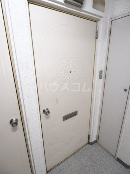 城南ビルの玄関