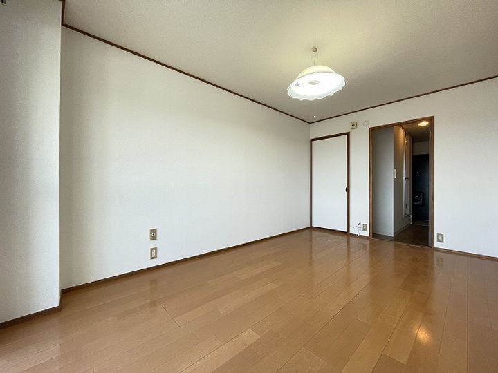 Bハウジングの居間