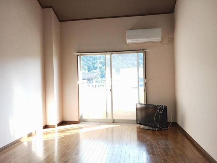 シューフルール IIIの居間