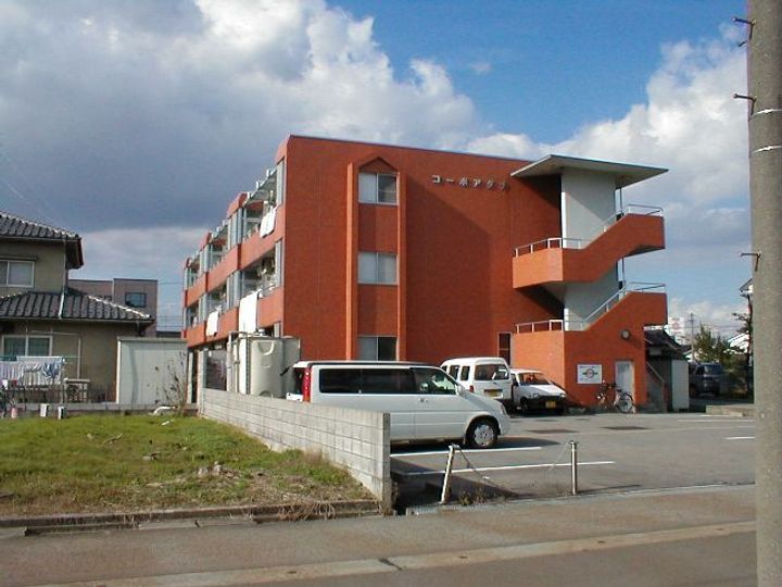 コーポ アダチの外観