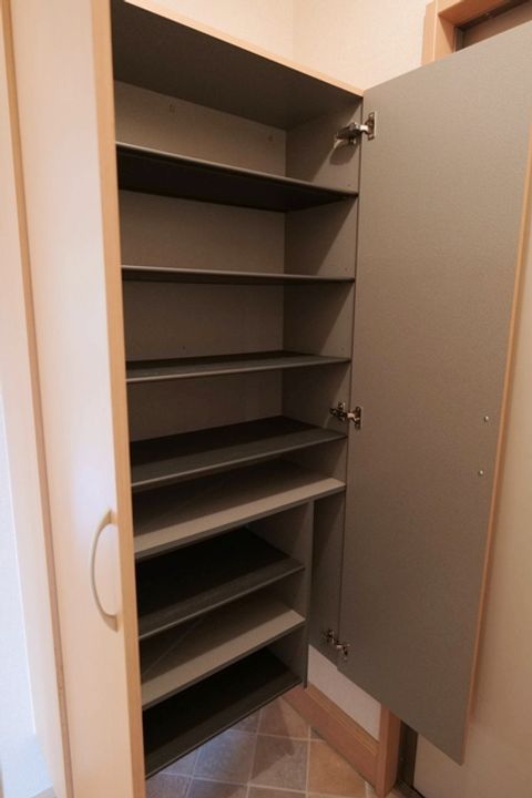 ファミール妙典の玄関