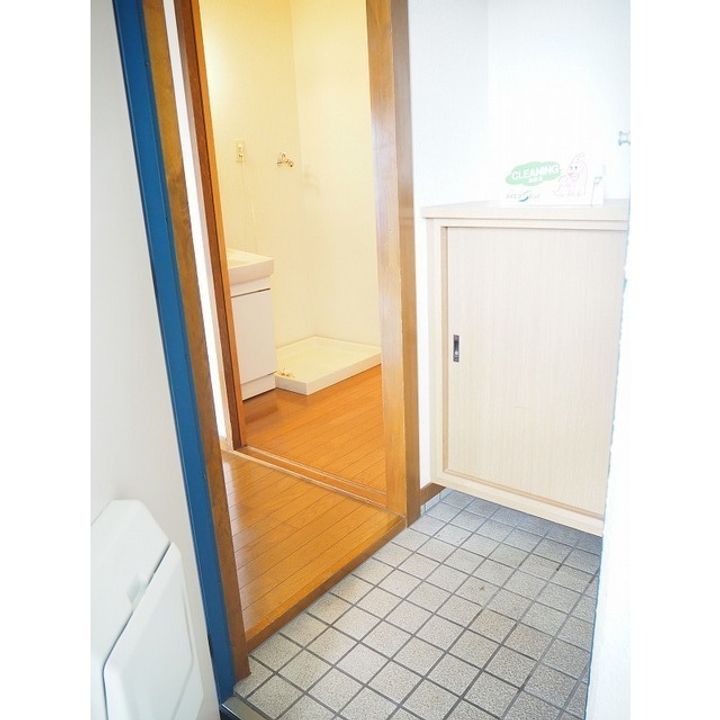 メゾンビクトリーの玄関