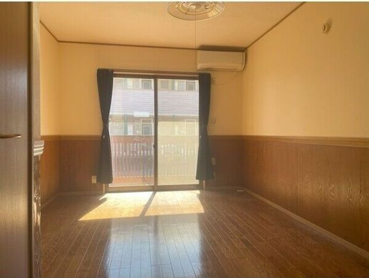 エールIIの居間