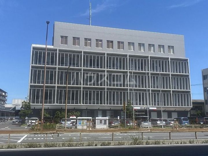 グラヴィタスの周辺